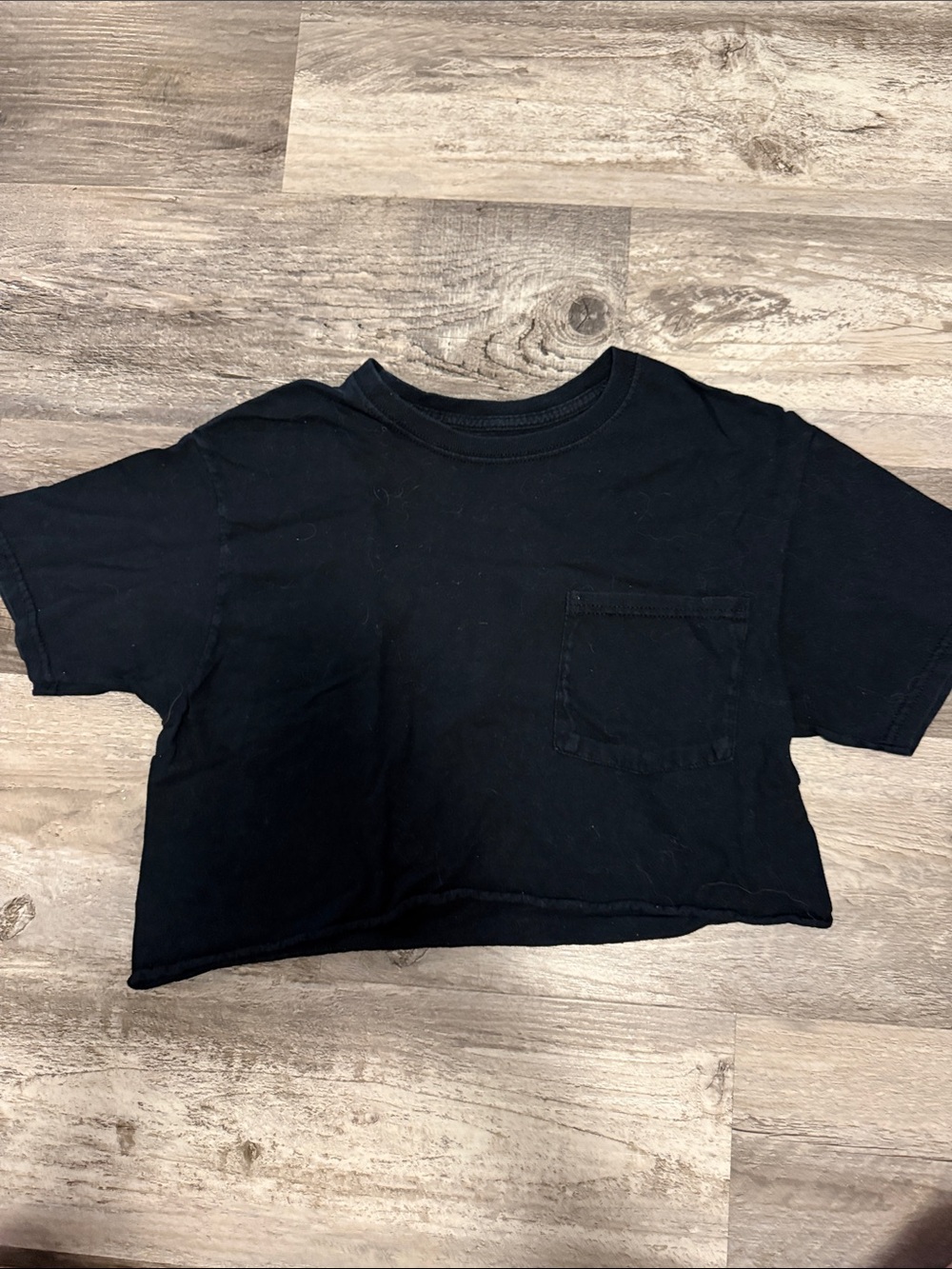 Black cropped tee
